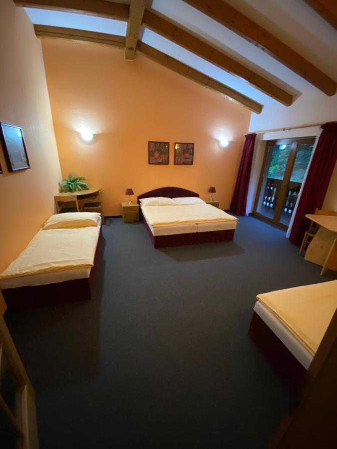 Hotel Selsky Dvur Perštejn Esterno foto