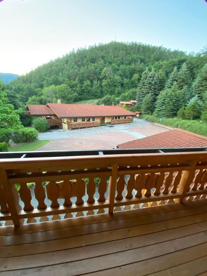 Hotel Selsky Dvur Perštejn Esterno foto