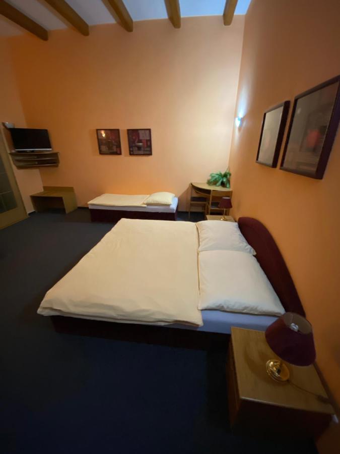 Hotel Selsky Dvur Perštejn Esterno foto